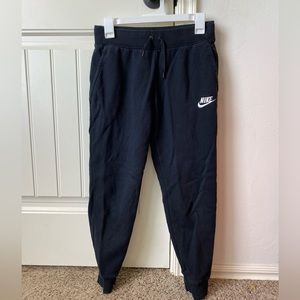 Black Nike sweatpants in a girls Large